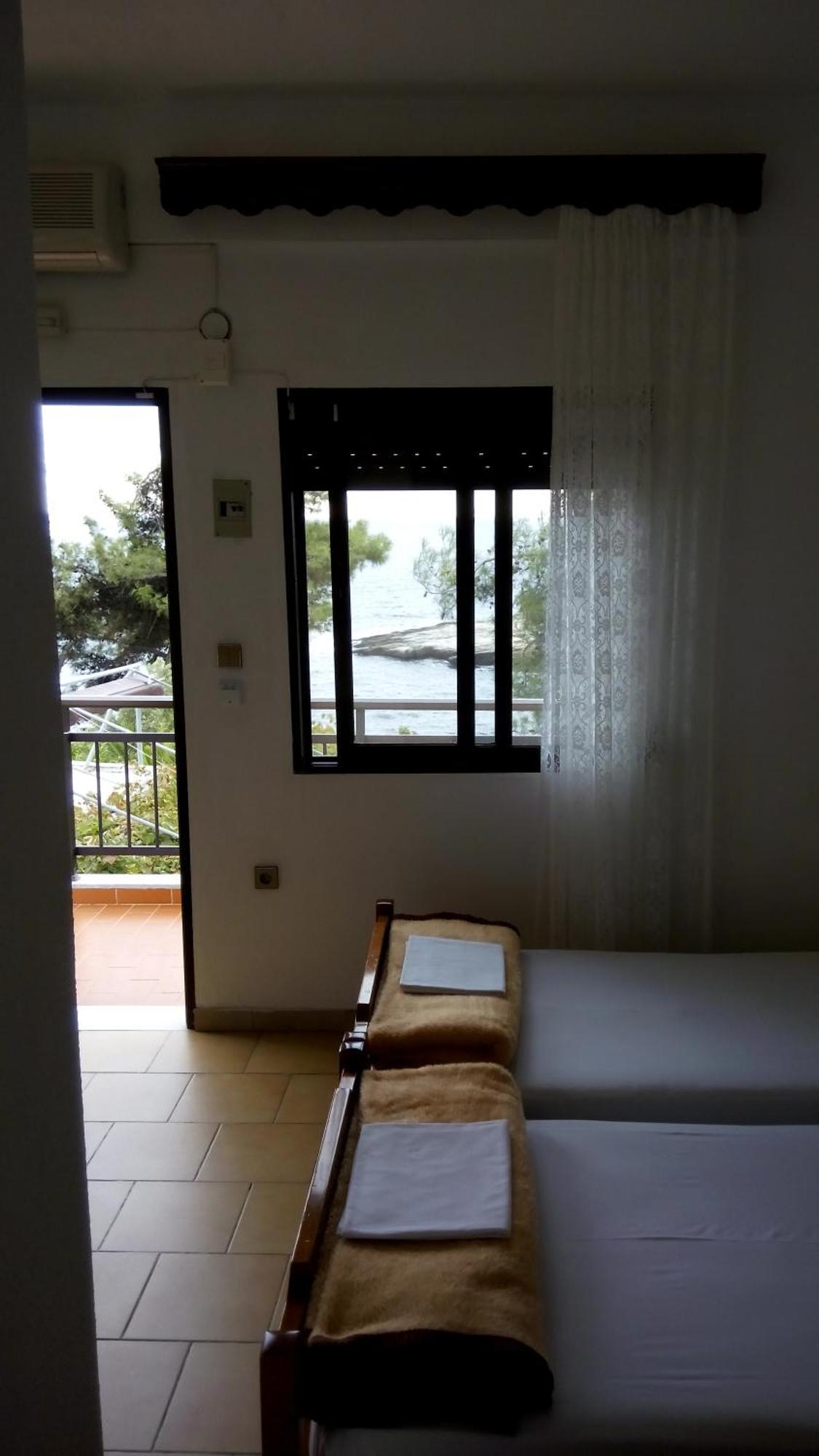 Gorgona Rooms Aliki  Exterior photo