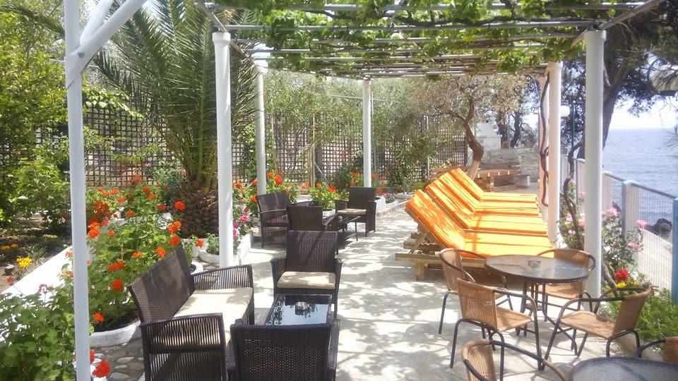Gorgona Rooms Aliki  Exterior photo